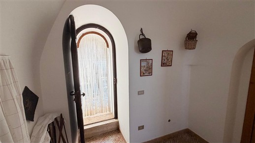 Villa Panoramica In Buone Condizioni Con Trullo Comunicante.